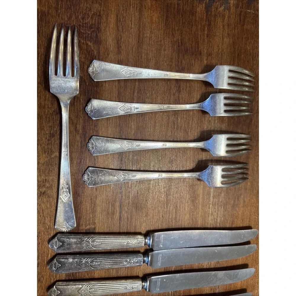 Vintage 5 Dinner Forks And 6 Butter Knives  WM Rogers and Son AA IS